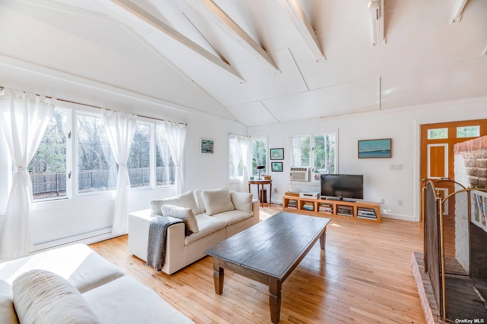 9 Deer Lane, East Hampton, NY 11937