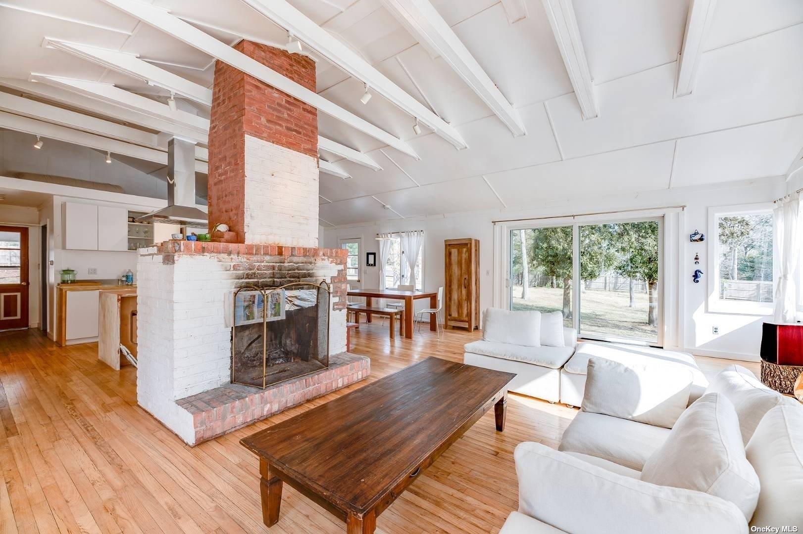 9 Deer Lane, East Hampton, NY 11937