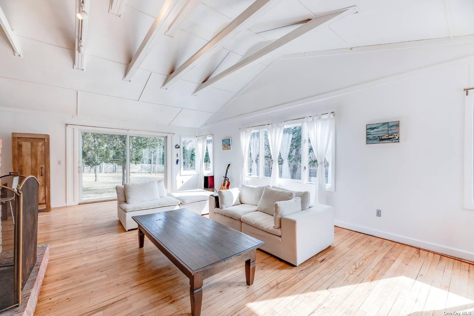 9 Deer Lane, East Hampton, NY 11937