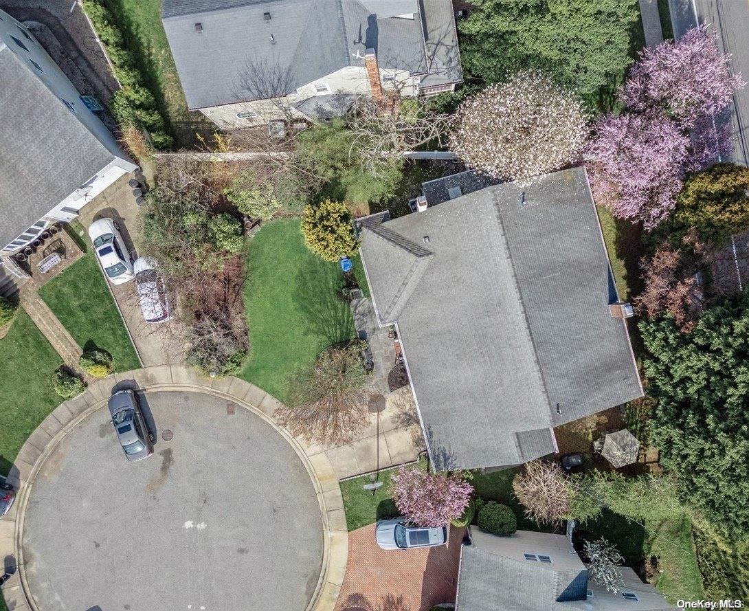 1 Ardsley Circle, Rockville Centre, NY 11570