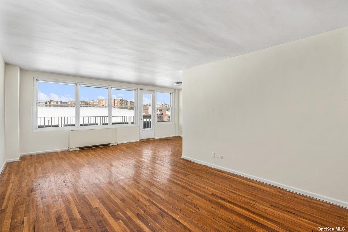 212-30 23rd Ave # 3G, Bayside, NY 11360