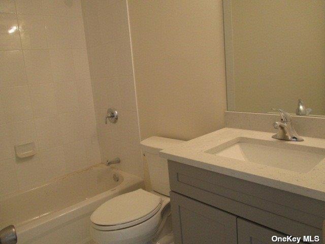 427 Macdonald Avenue, Bellport, NY 11713