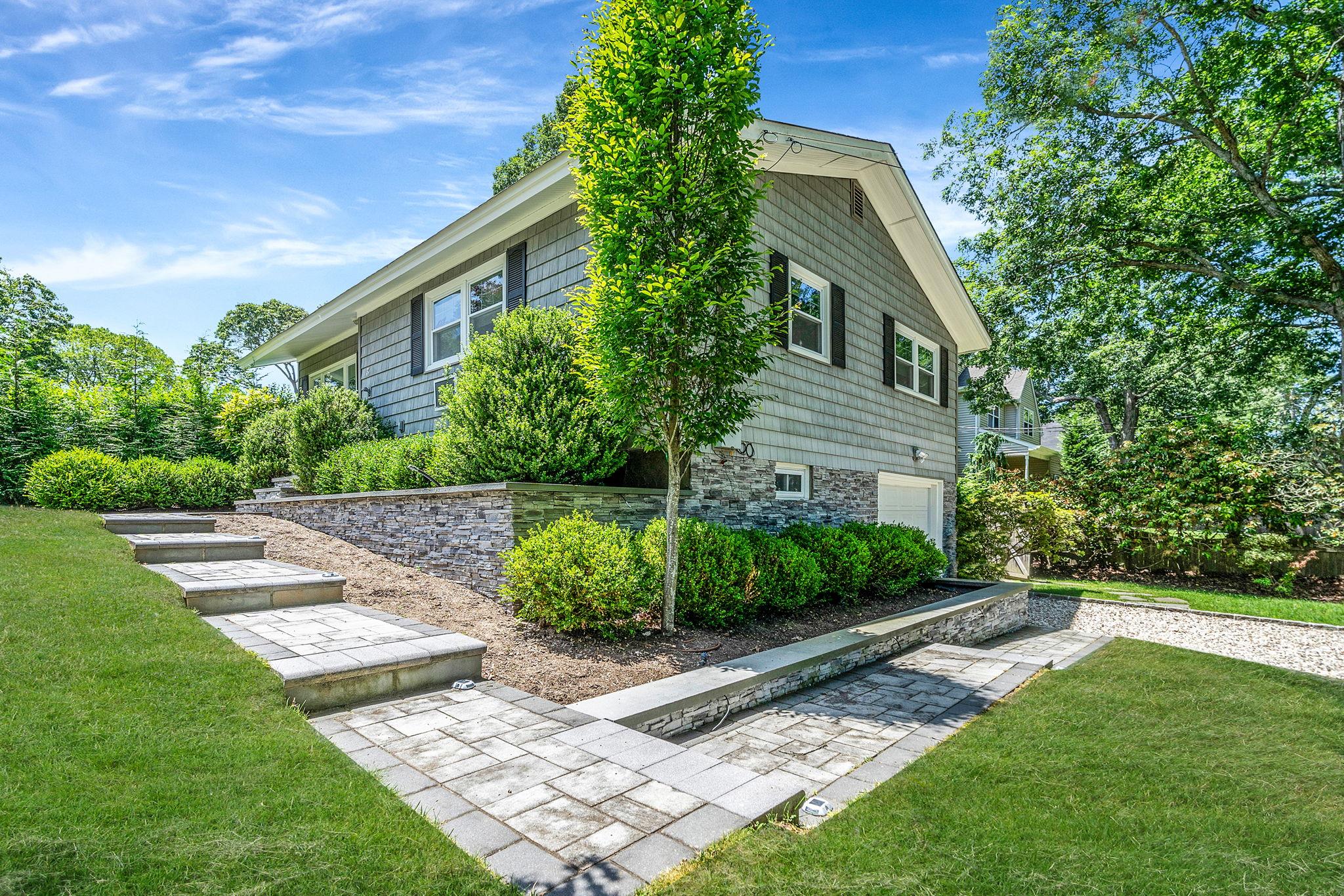 3 Crestview Drive, Remsenburg, NY 11960