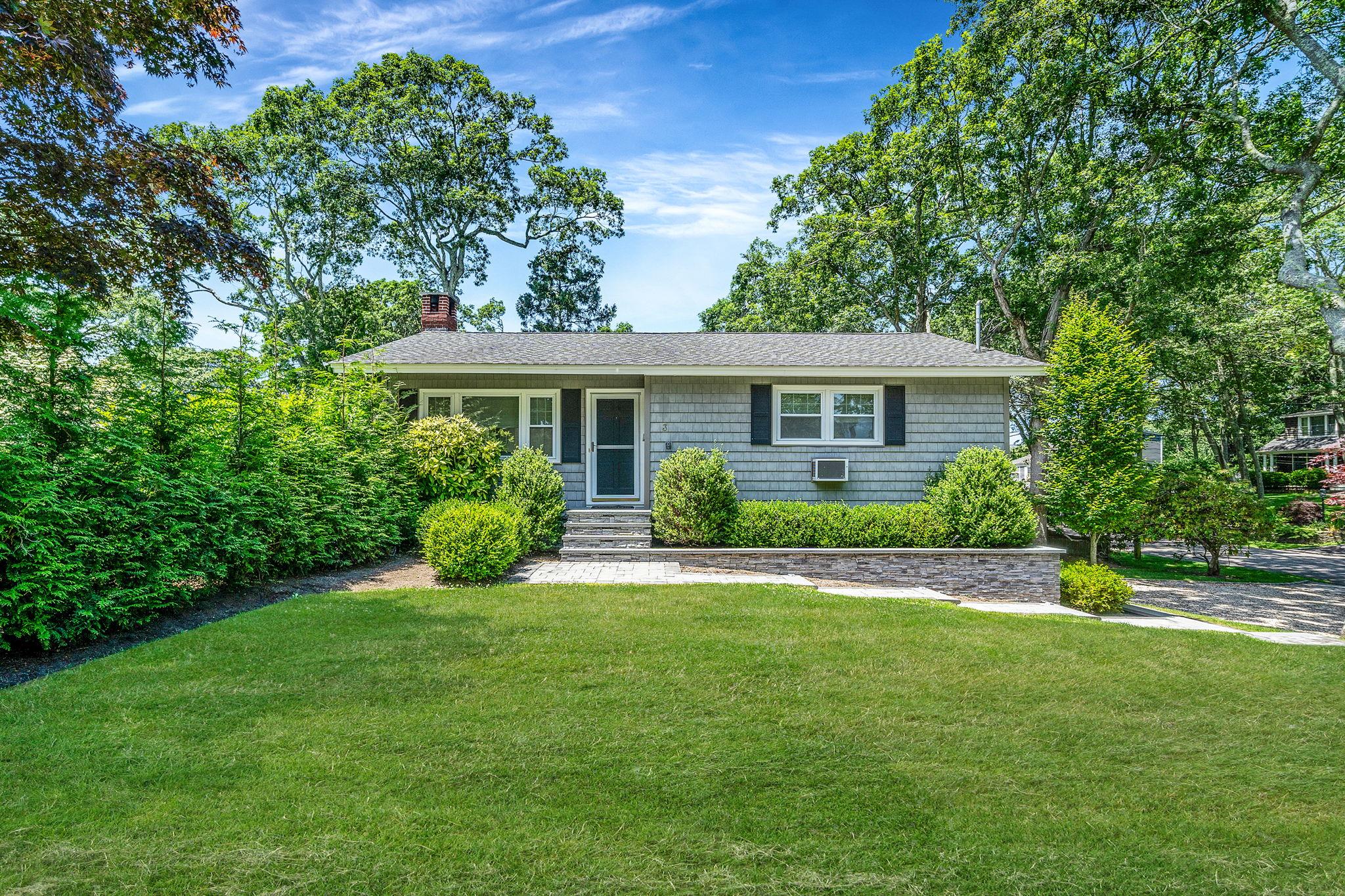 3 Crestview Drive, Remsenburg, NY 11960