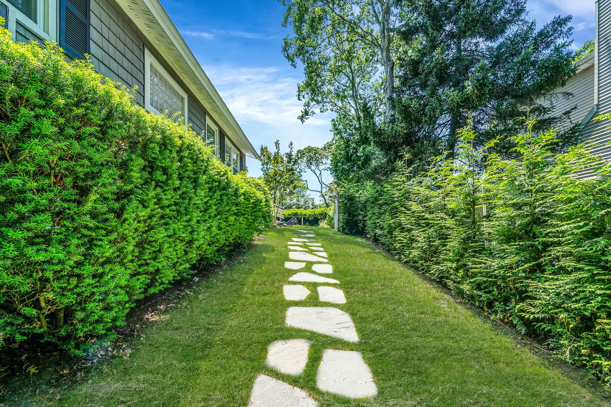 3 Crestview Drive, Remsenburg, NY 11960