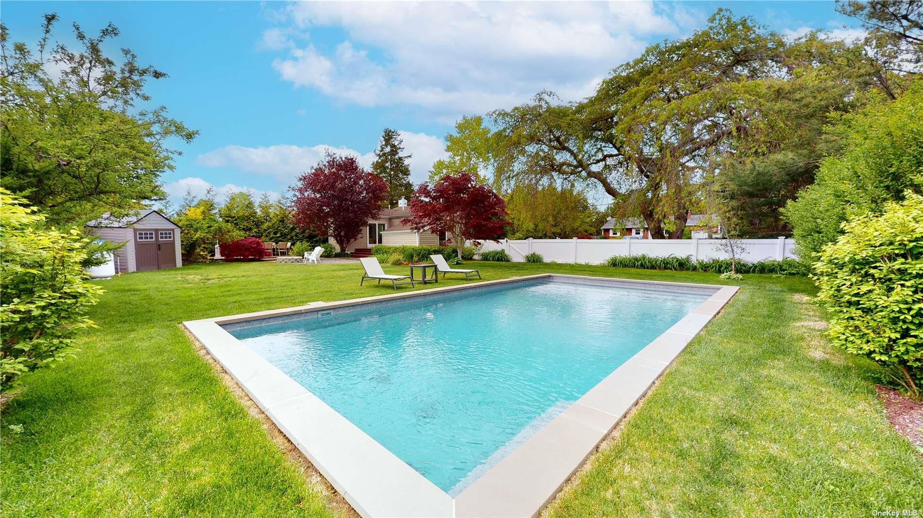 6 West End Avenue, East Quogue, NY 11942