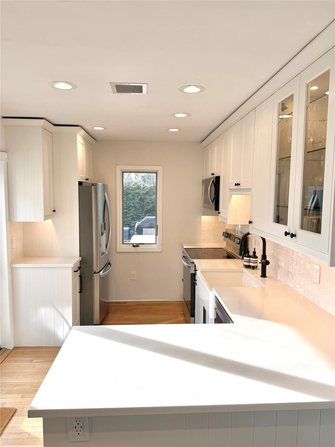 6 West End Avenue, East Quogue, NY 11942