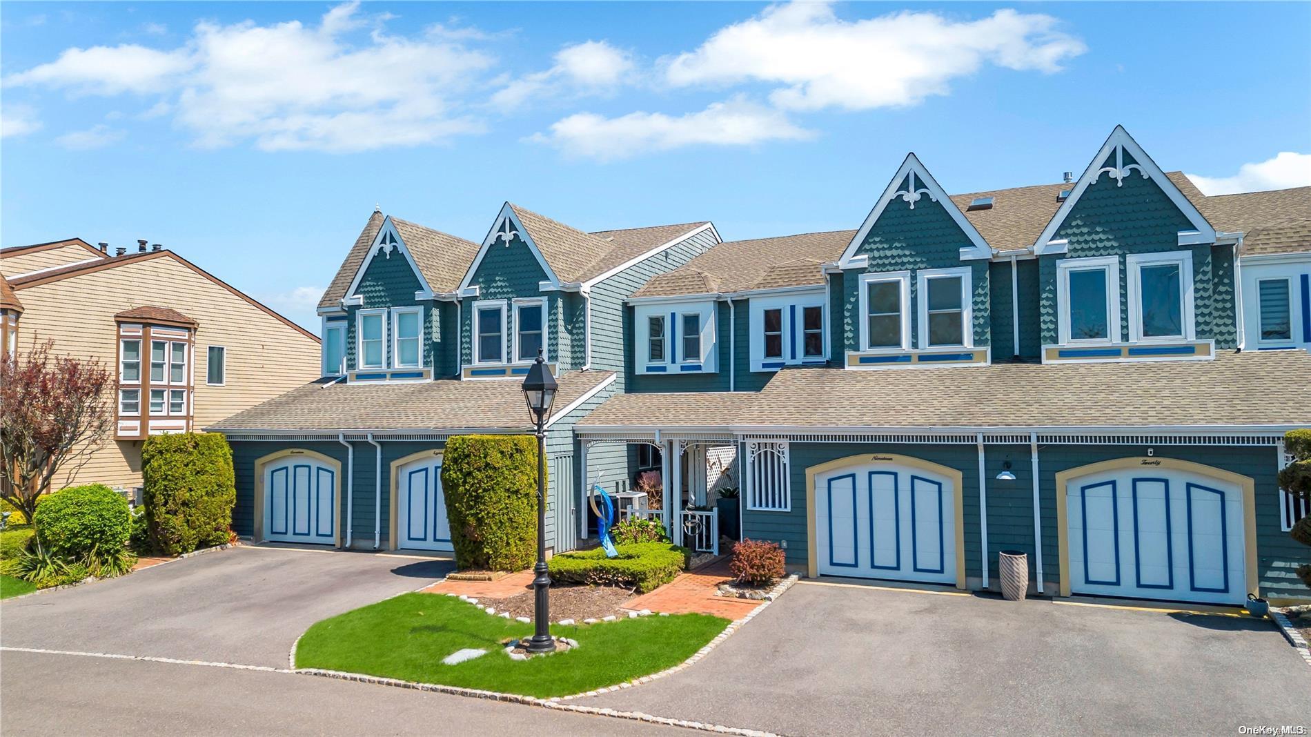 18 Victoria Drive # 18, Amityville, NY 11701