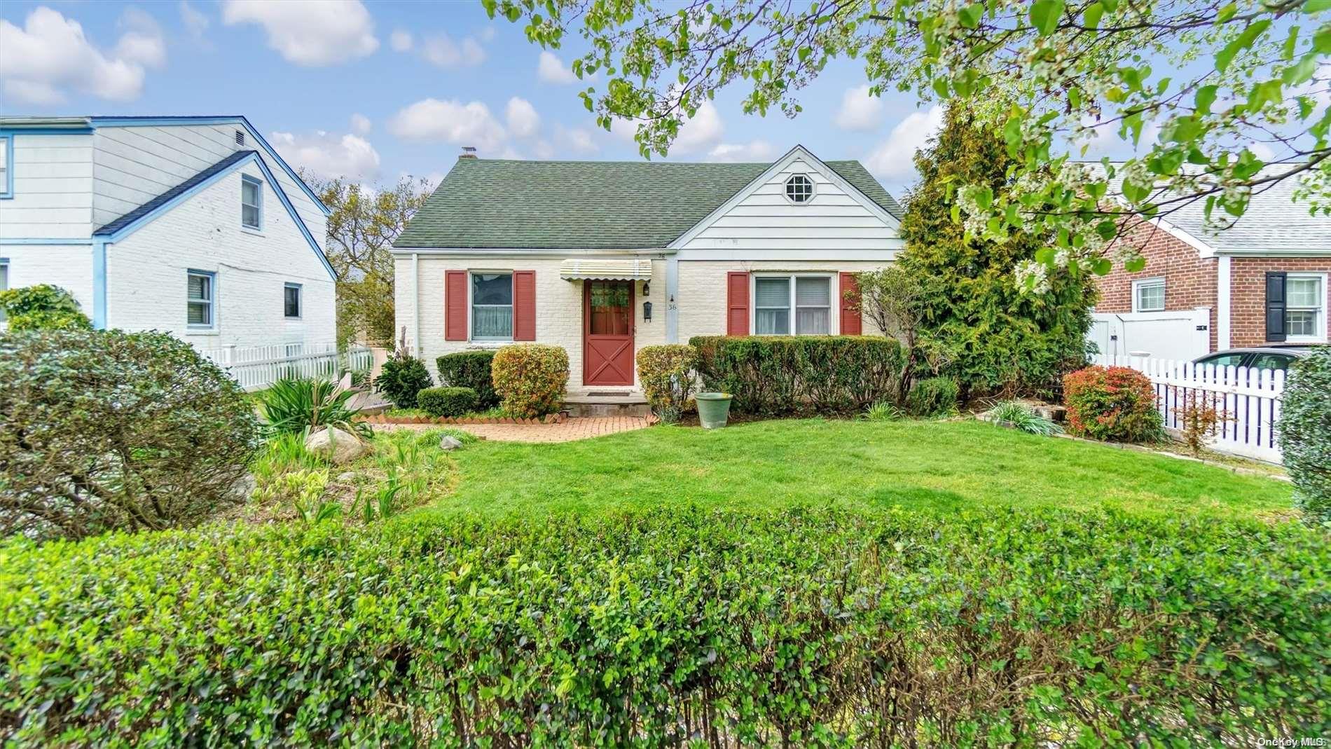 36 Woolsey Avenue, Glen Cove, NY 11542