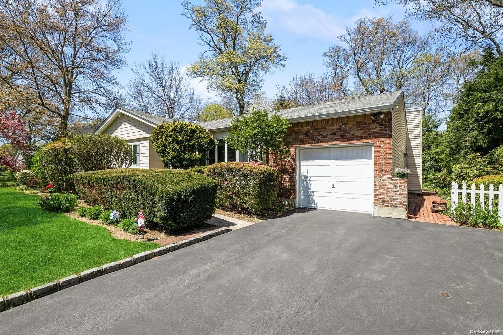 16 Udell Way, East Northport, NY 11731