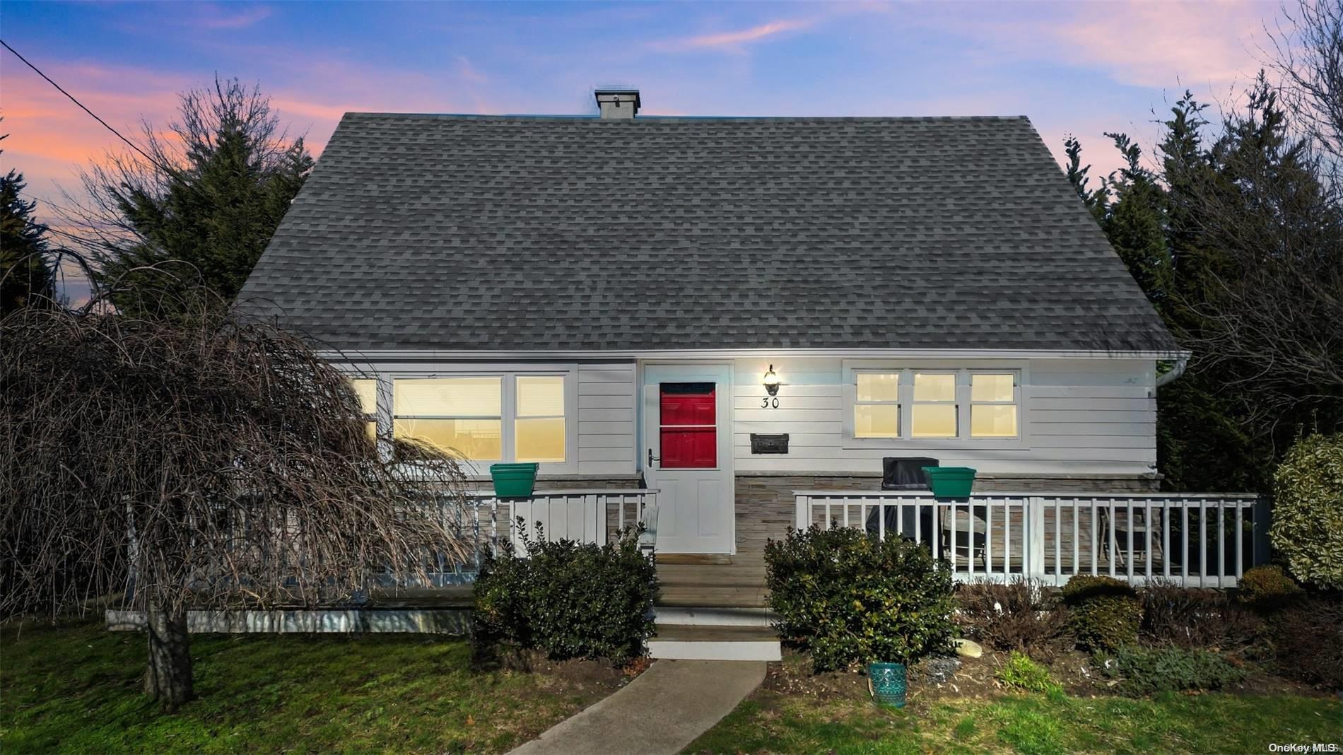 30 Montgomery Avenue, Oceanside, NY 11572