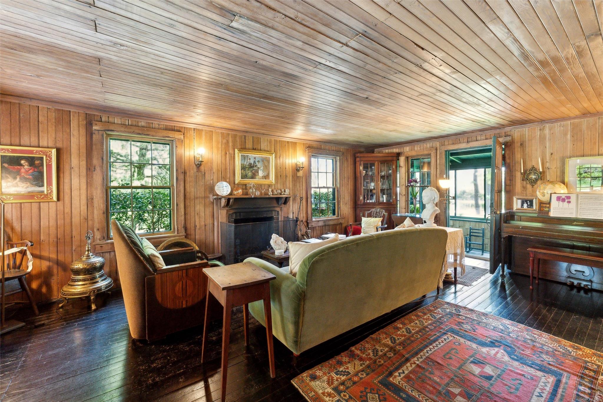 17 Woodbridge Lane, Westhampton Beach, NY 11978