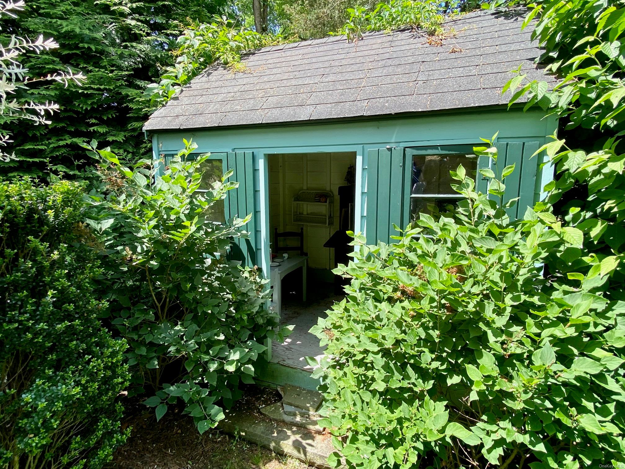 17 Woodbridge Lane, Westhampton Beach, NY 11978