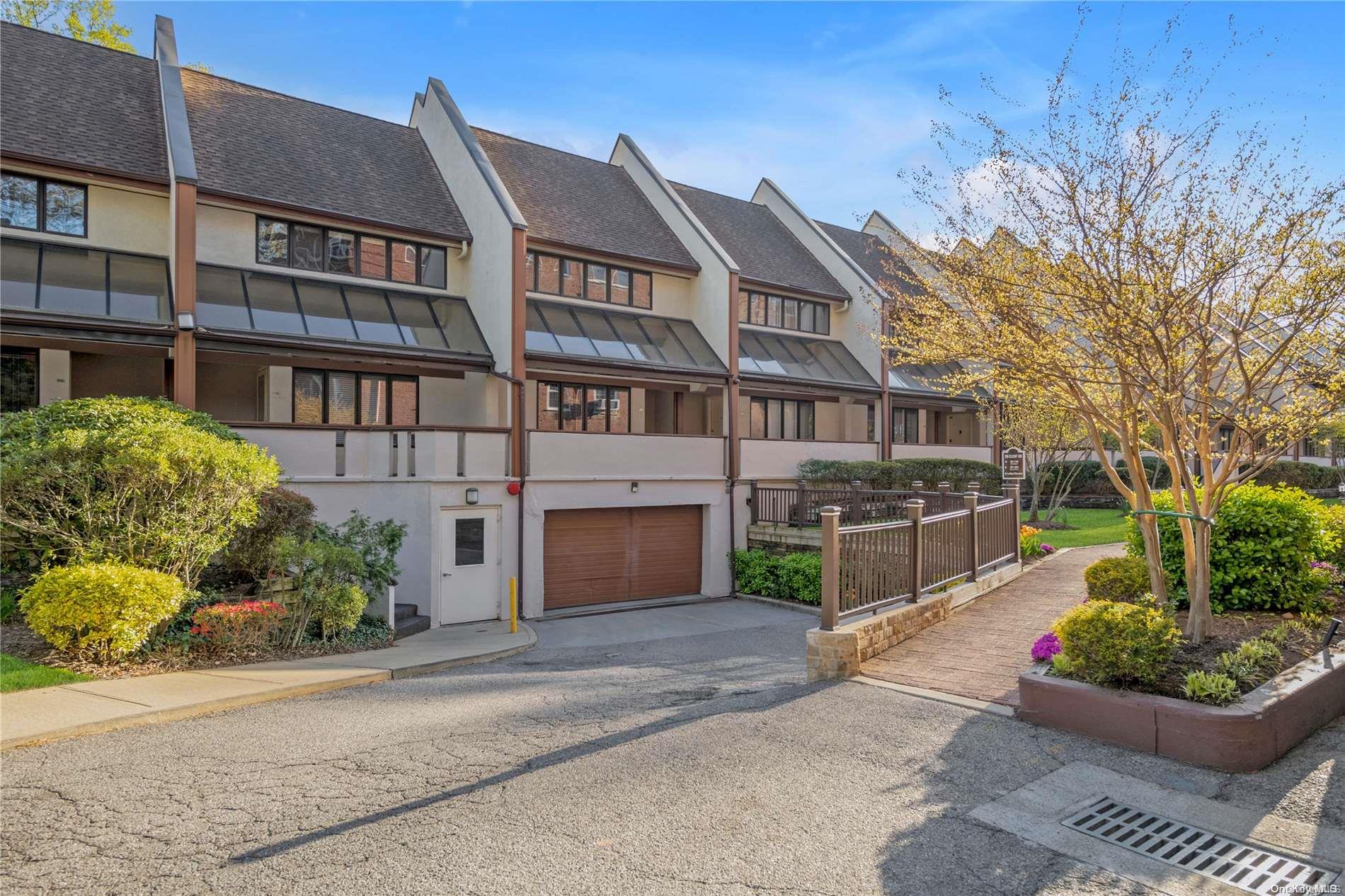 99 Clent Road # E203, Great Neck, NY 11021