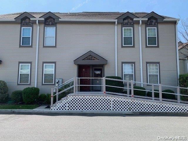 12 Greenmeadow Drive # 12, Babylon, NY 11702