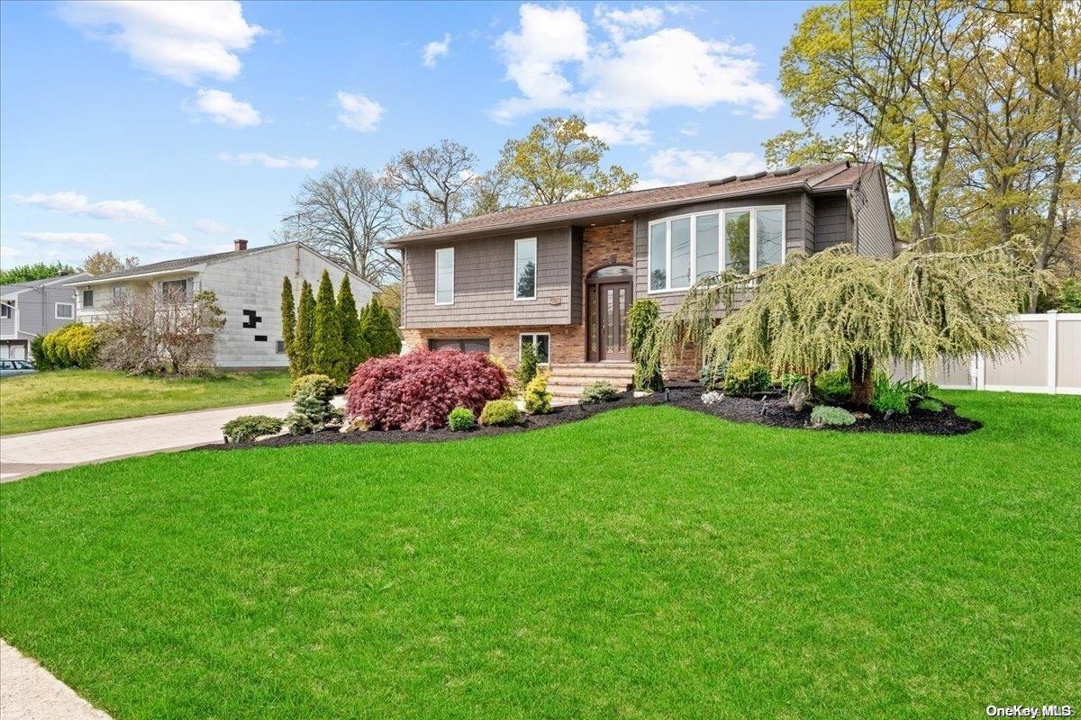 126 Boulevard Avenue, West Islip, NY 11795