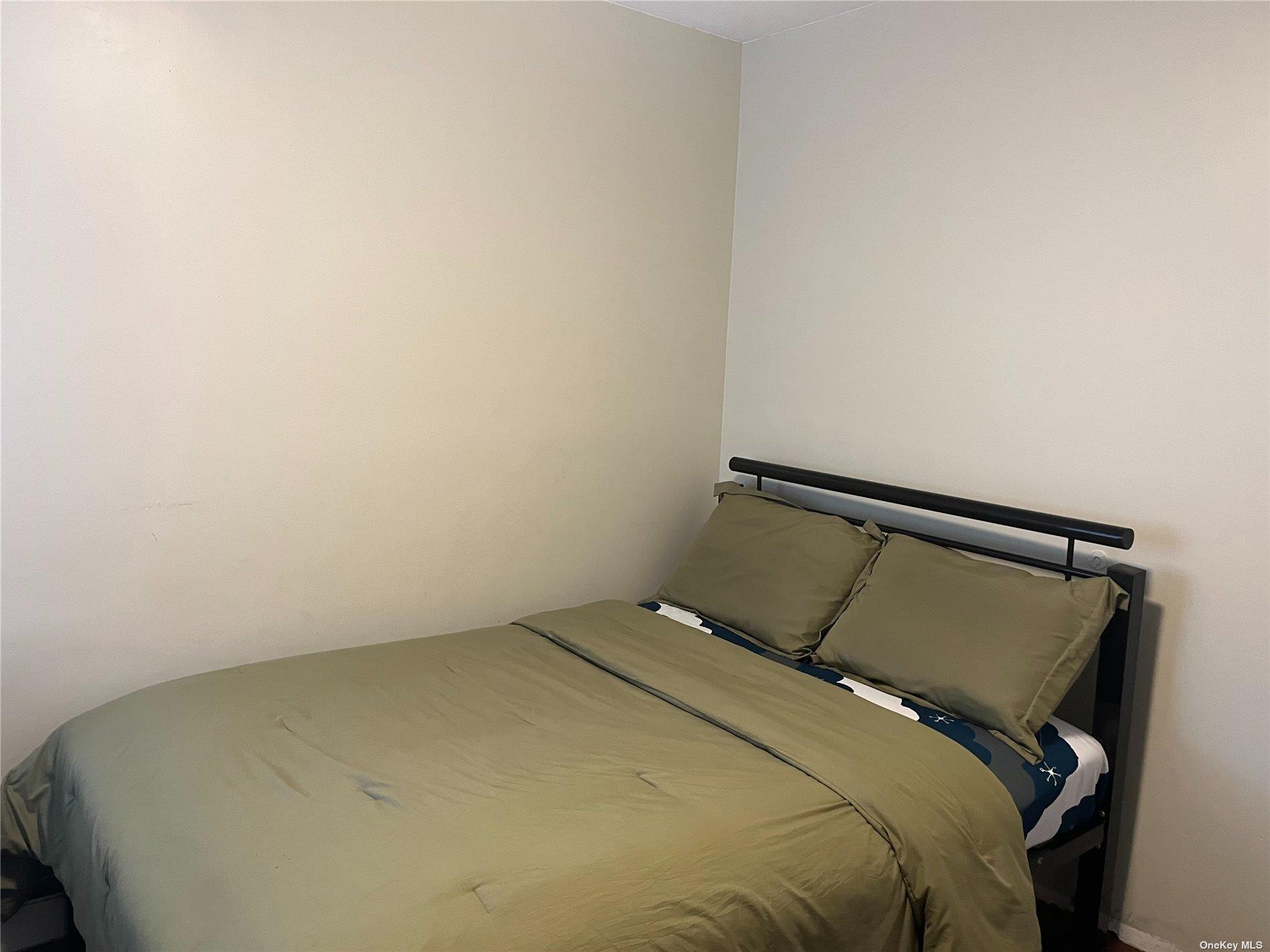 1 Woodpecker Lane, Levittown, NY 11756