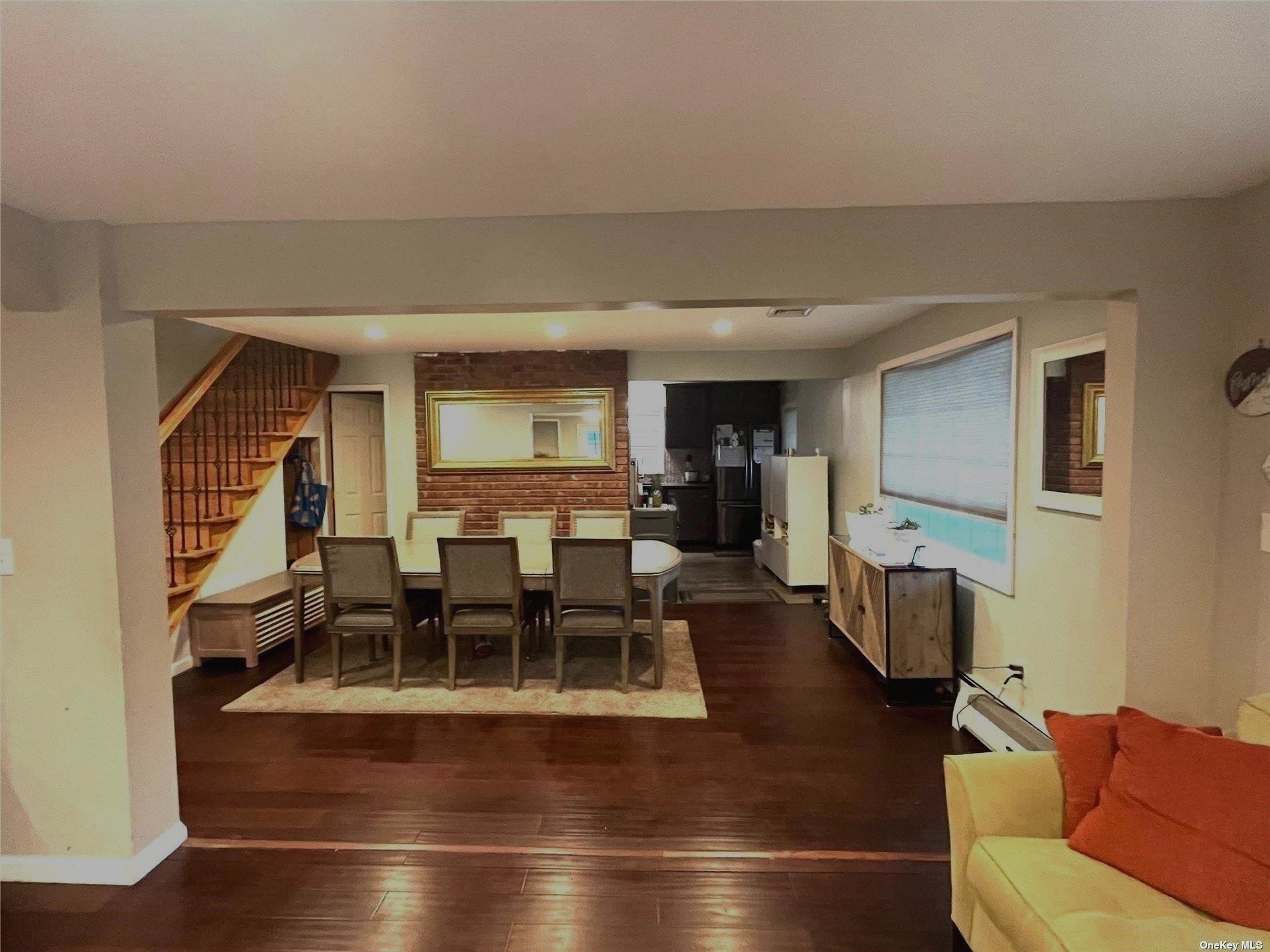 1 Woodpecker Lane, Levittown, NY 11756