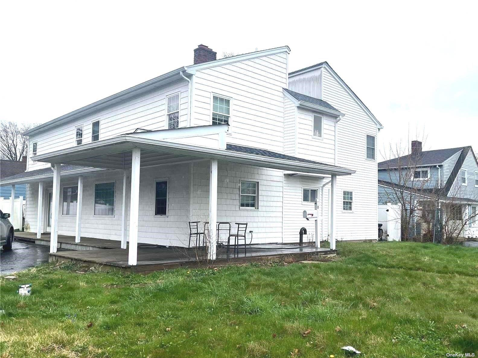 1 Woodpecker Lane, Levittown, NY 11756