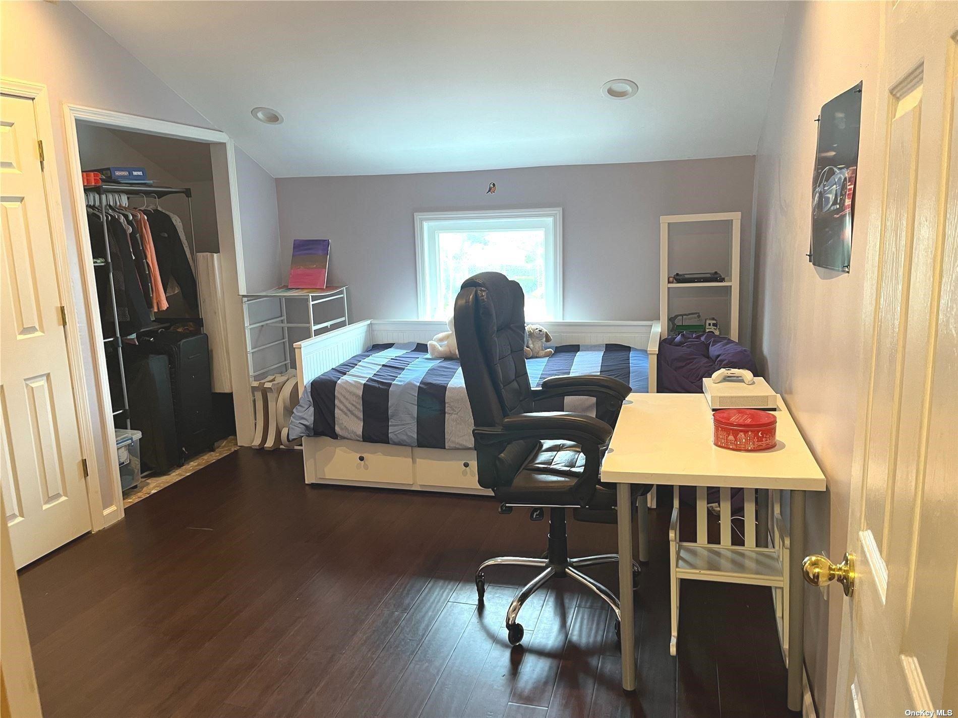 1 Woodpecker Lane, Levittown, NY 11756