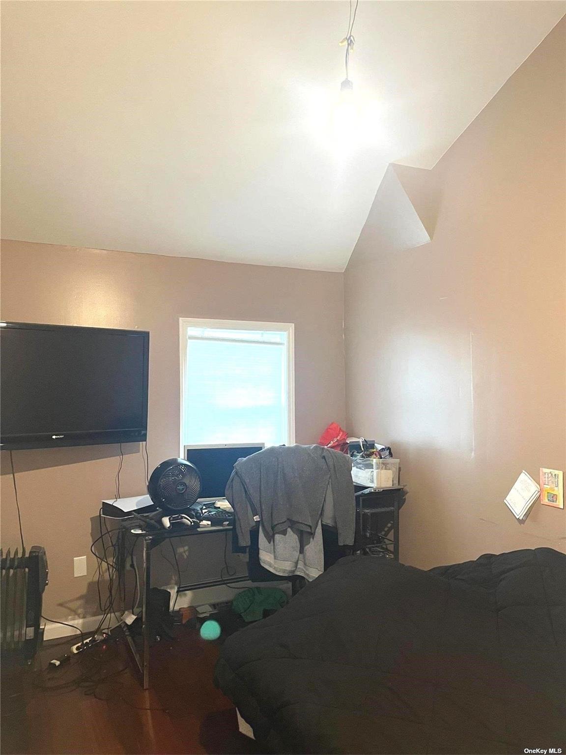 1 Woodpecker Lane, Levittown, NY 11756