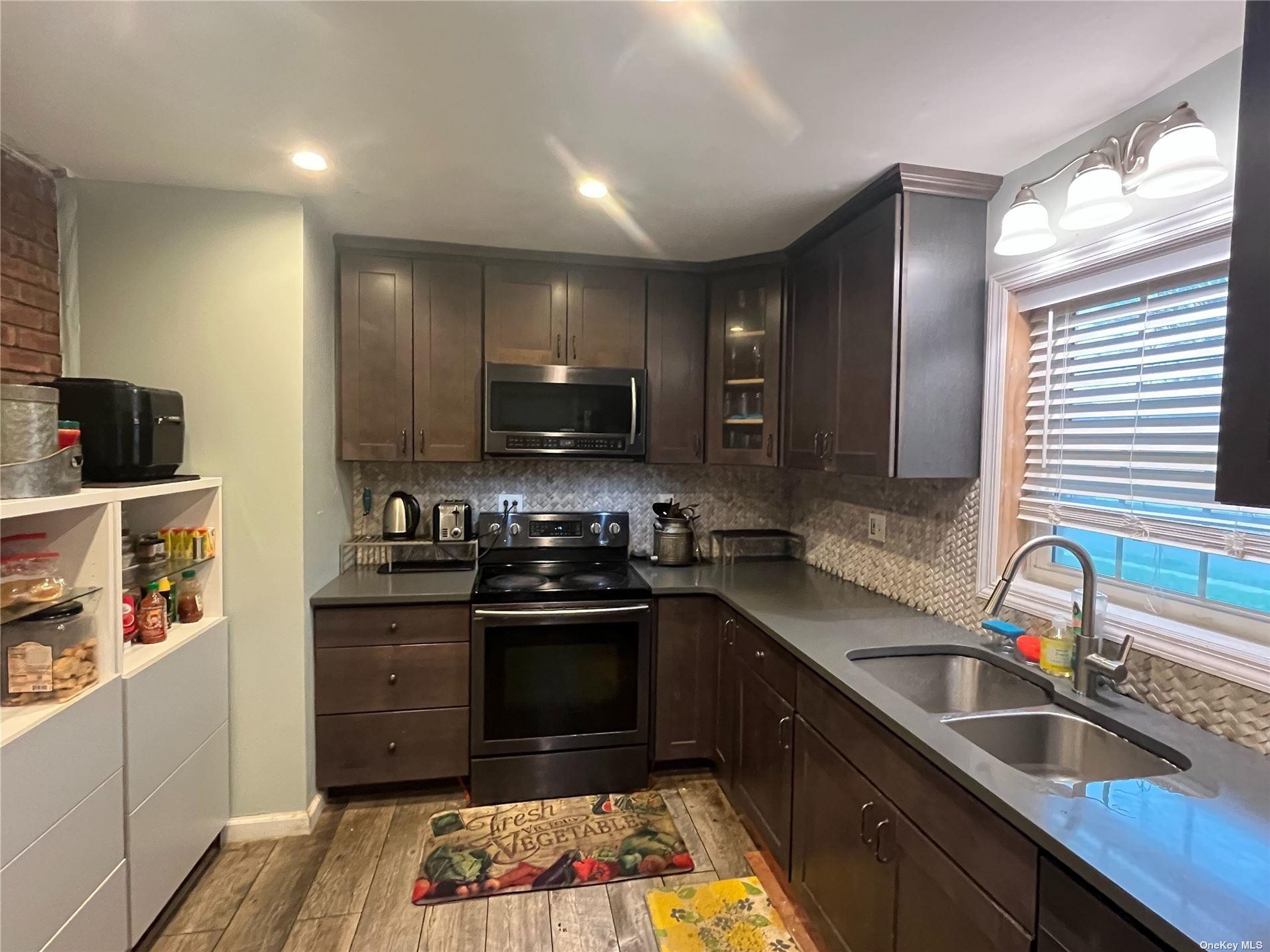 1 Woodpecker Lane, Levittown, NY 11756