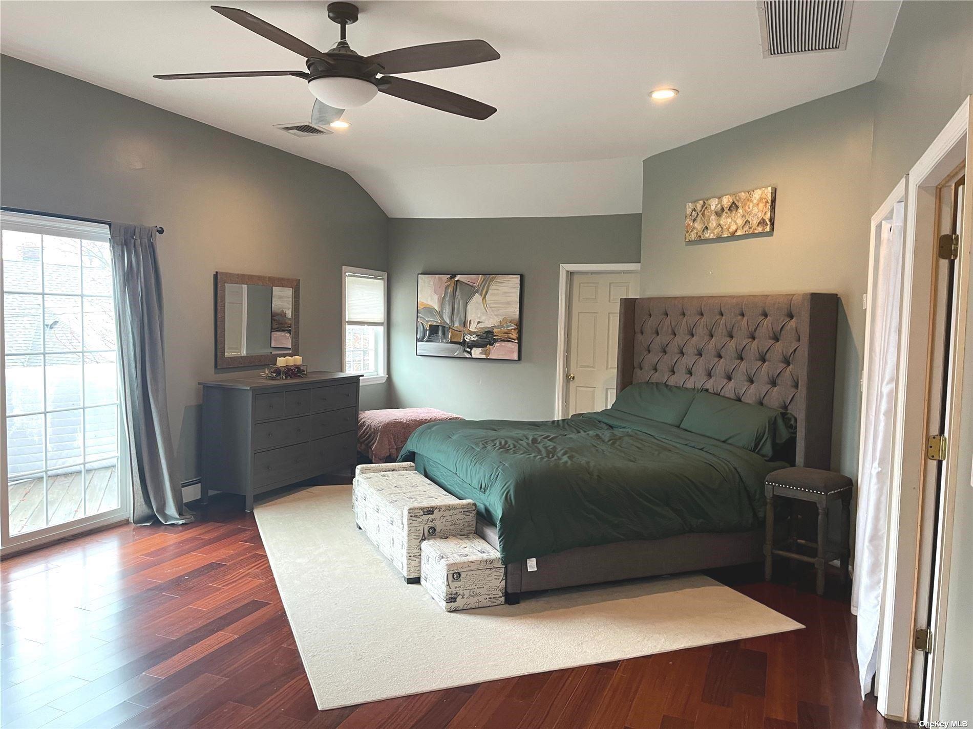 1 Woodpecker Lane, Levittown, NY 11756