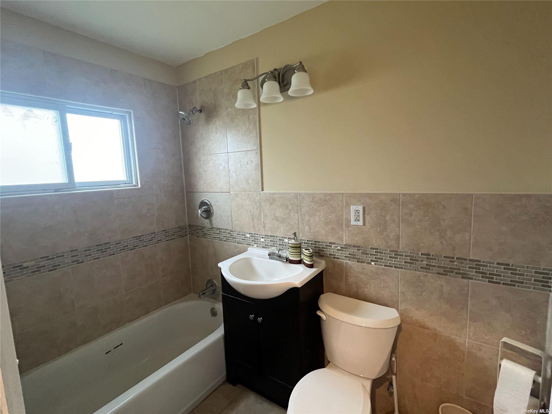 1 Woodpecker Lane, Levittown, NY 11756