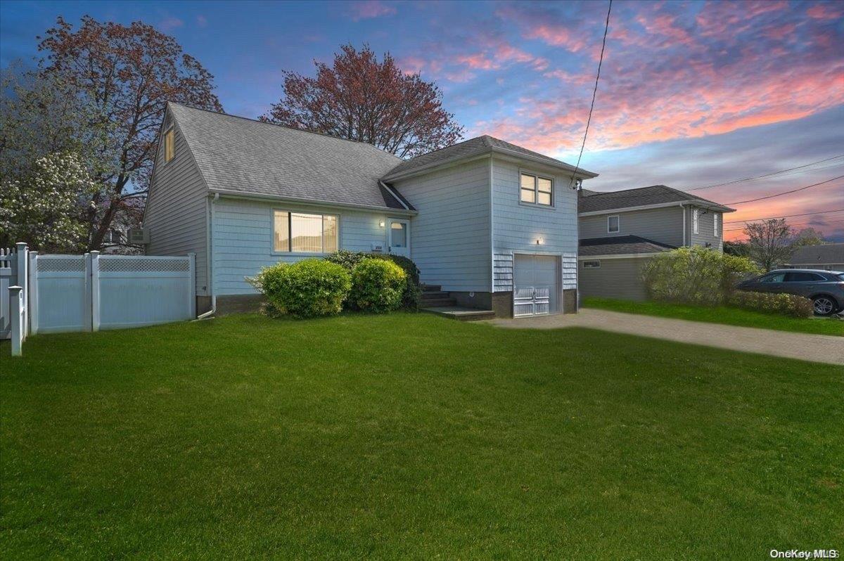 233 W End Avenue, Massapequa, NY 11758