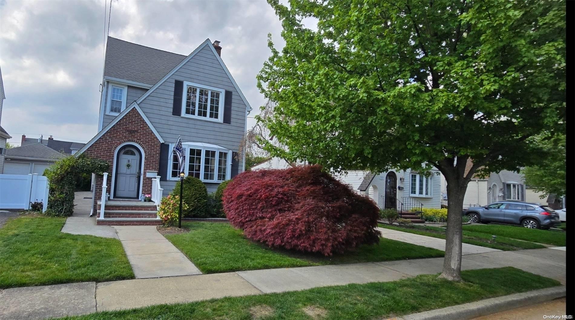 312 Houston Avenue, Mineola, NY 11501