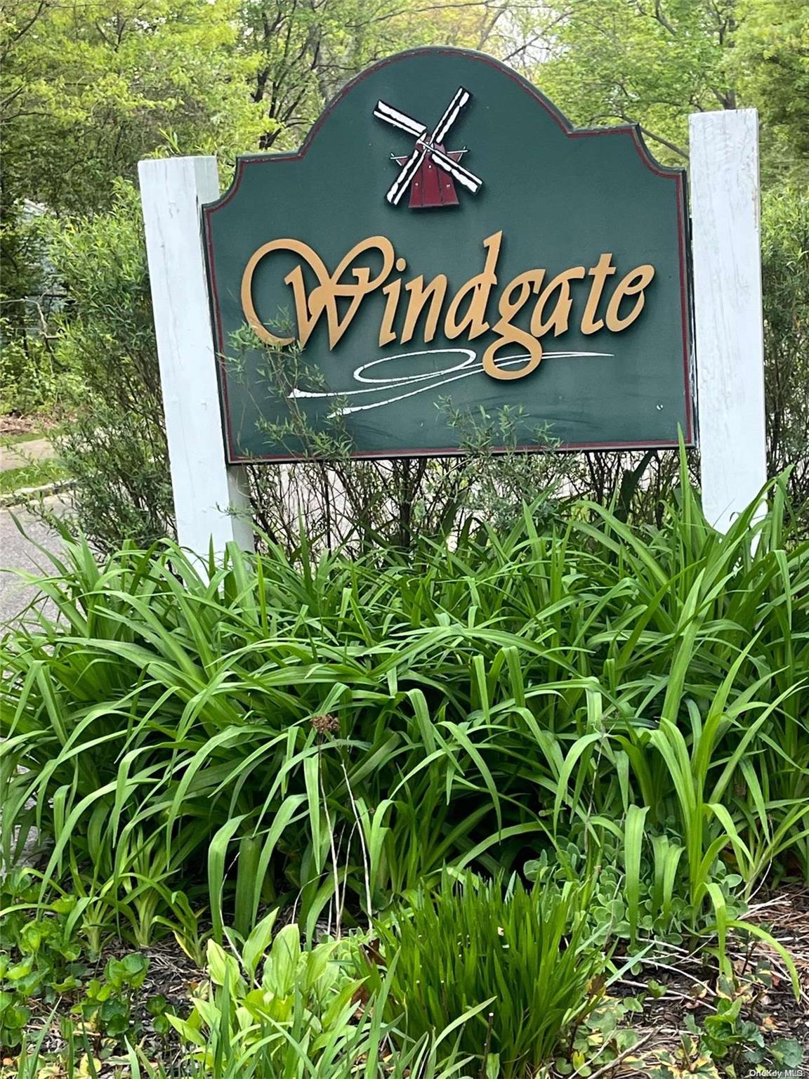 18 Lindsey Court # 18, Holtsville, NY 11742