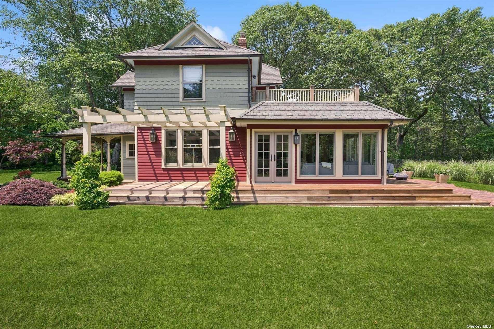 17 Huntington Lane, Flanders, NY 11901