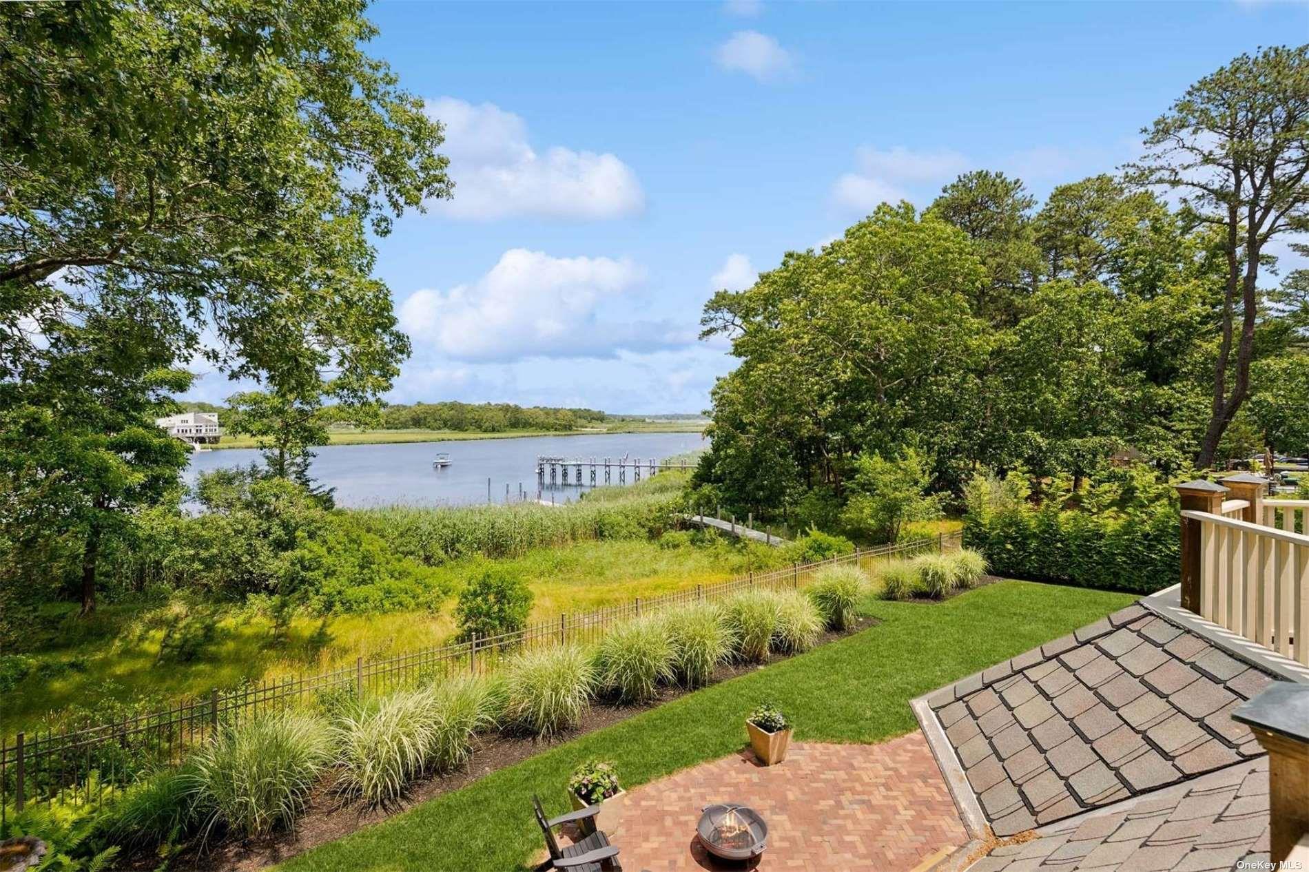 17 Huntington Lane, Flanders, NY 11901