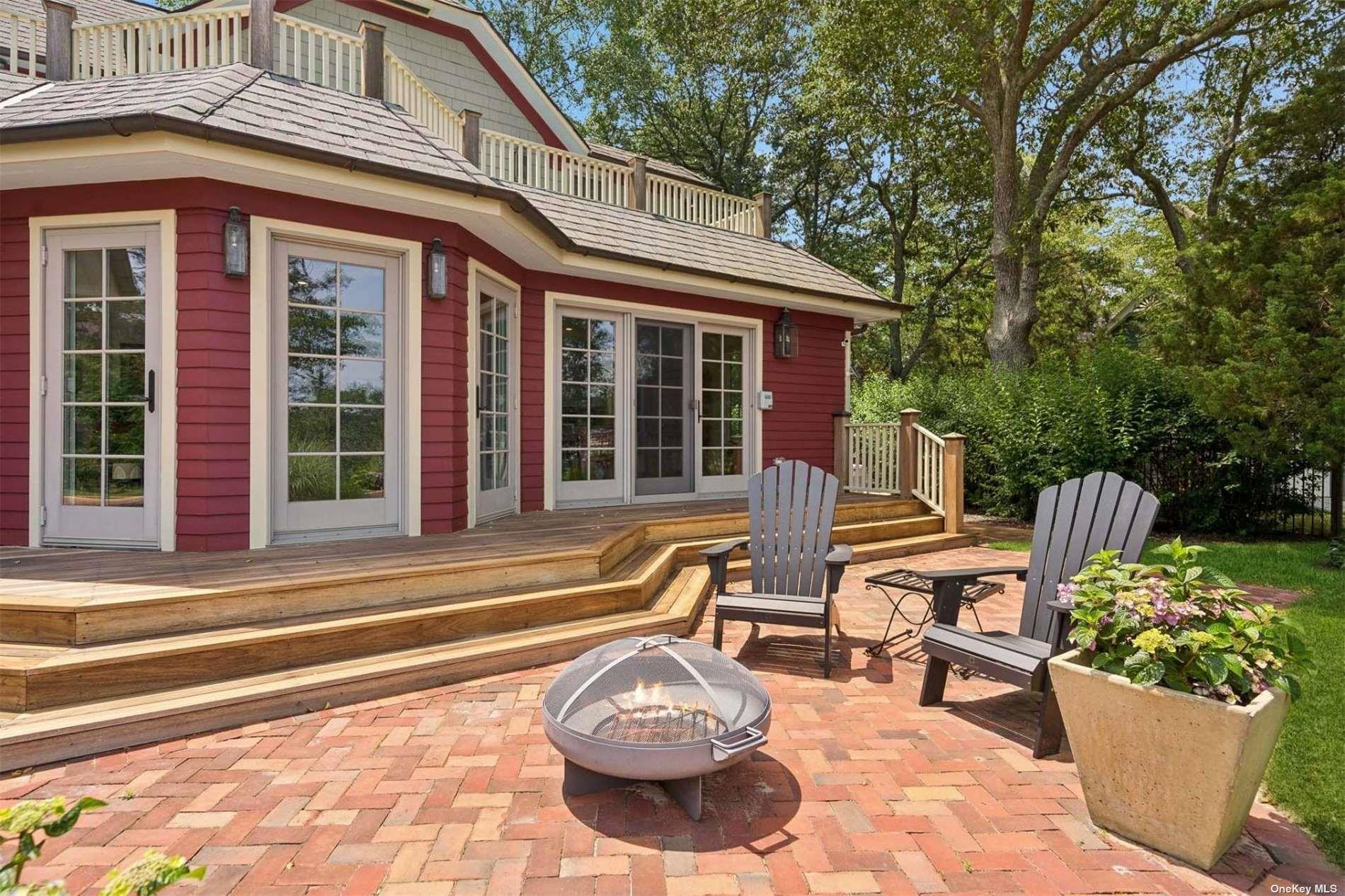 17 Huntington Lane, Flanders, NY 11901