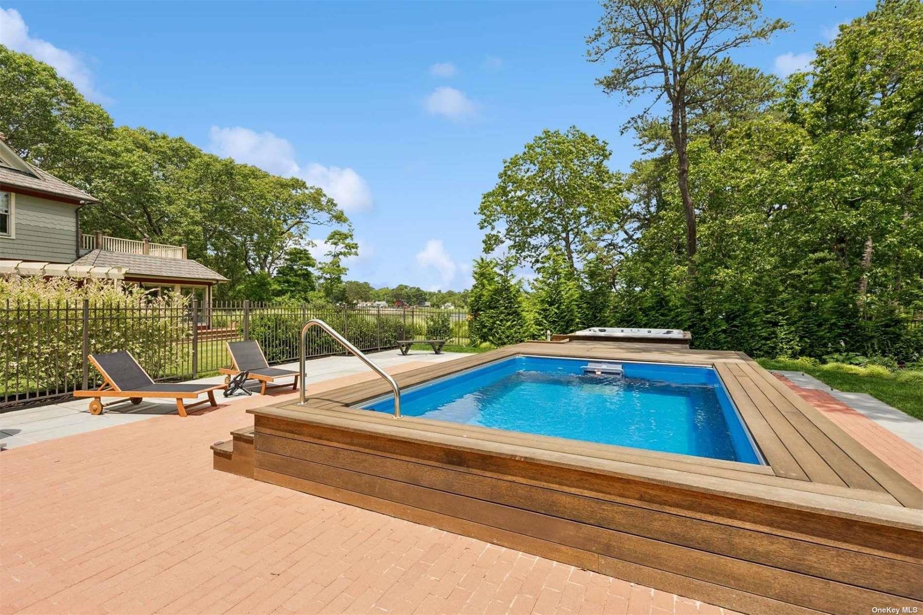 17 Huntington Lane, Flanders, NY 11901