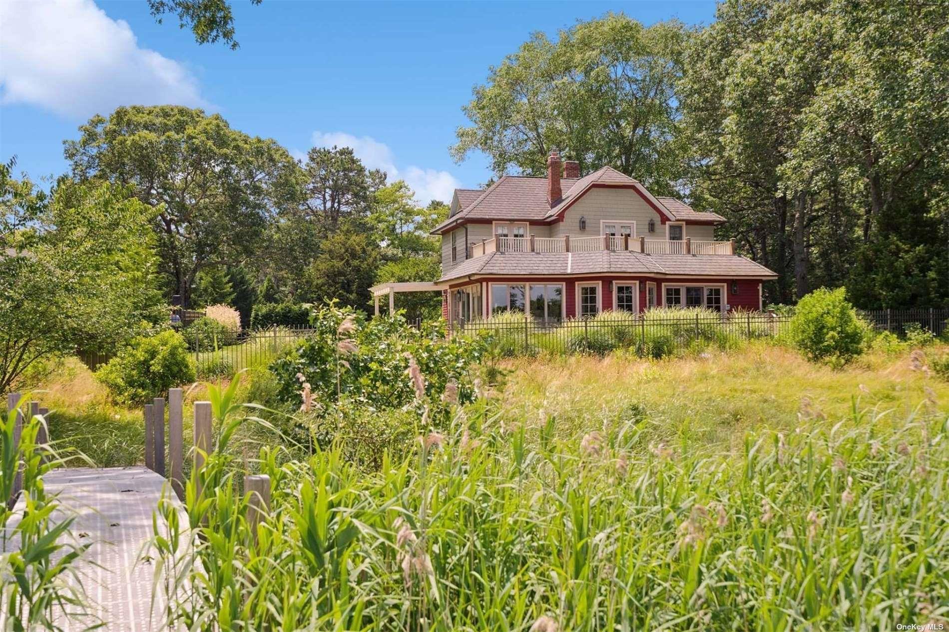 17 Huntington Lane, Flanders, NY 11901