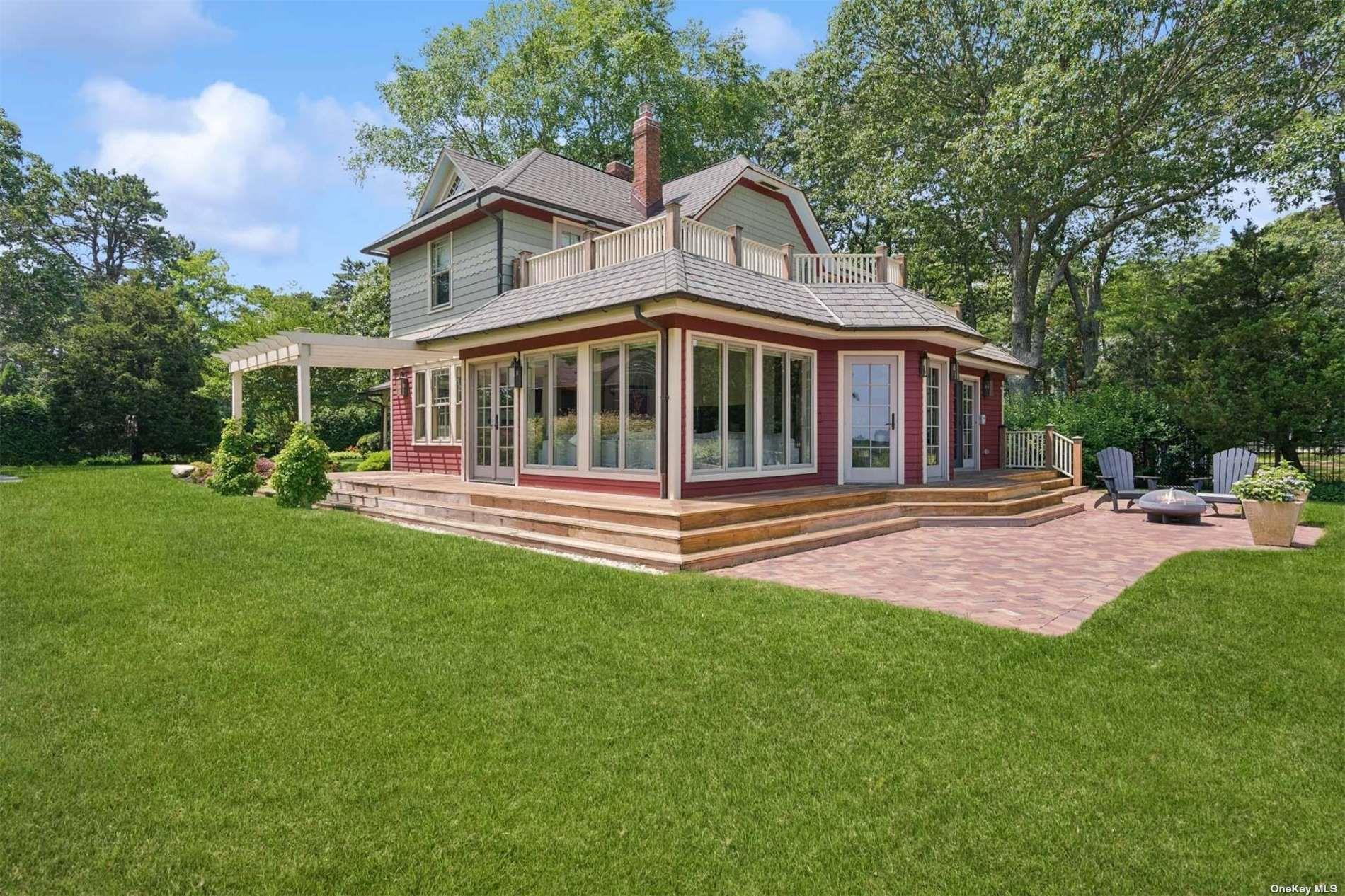 17 Huntington Lane, Flanders, NY 11901