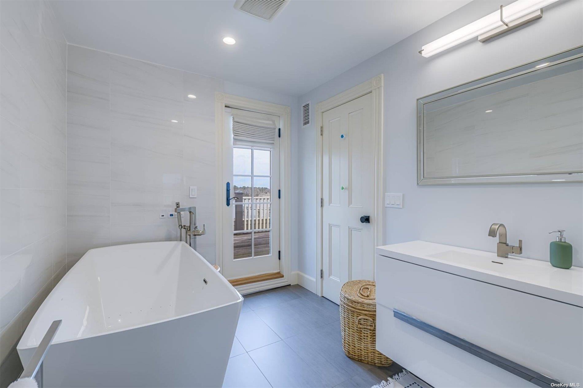 17 Huntington Lane, Flanders, NY 11901