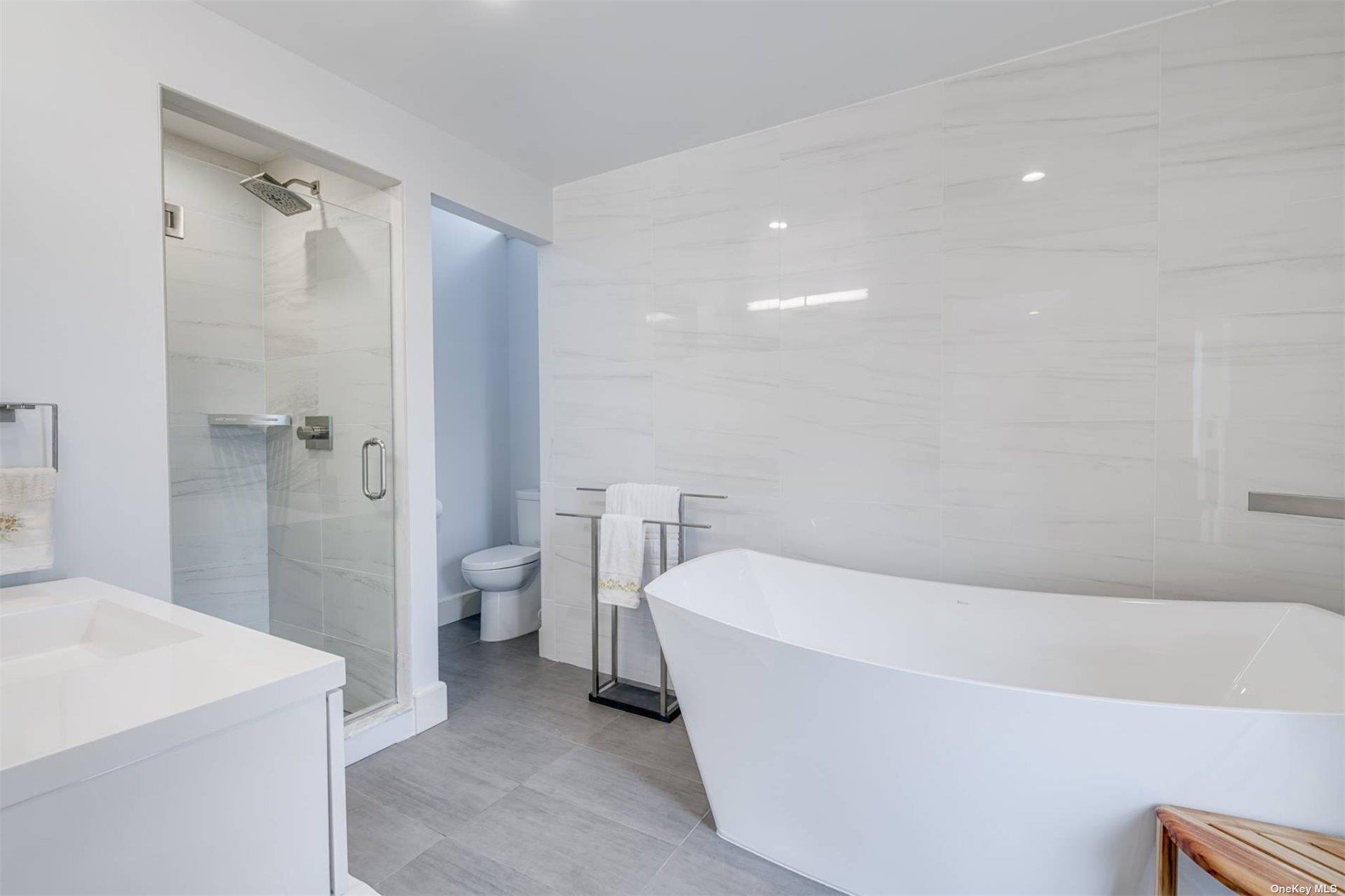 17 Huntington Lane, Flanders, NY 11901