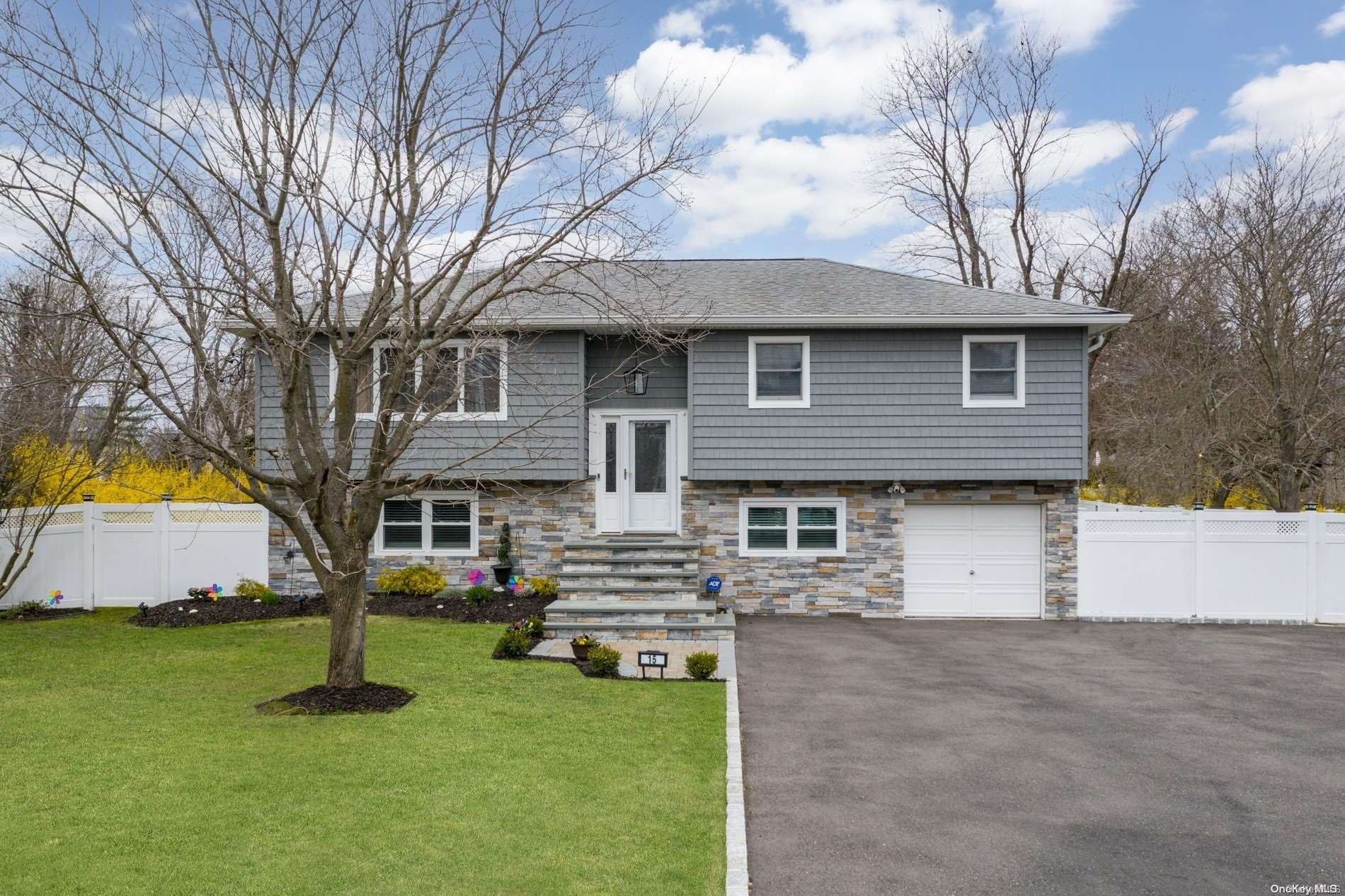 15 Grossman Street, Melville, NY 11747