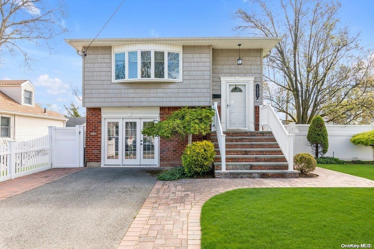 1095 Webber Avenue, South Hempstead, NY 11550