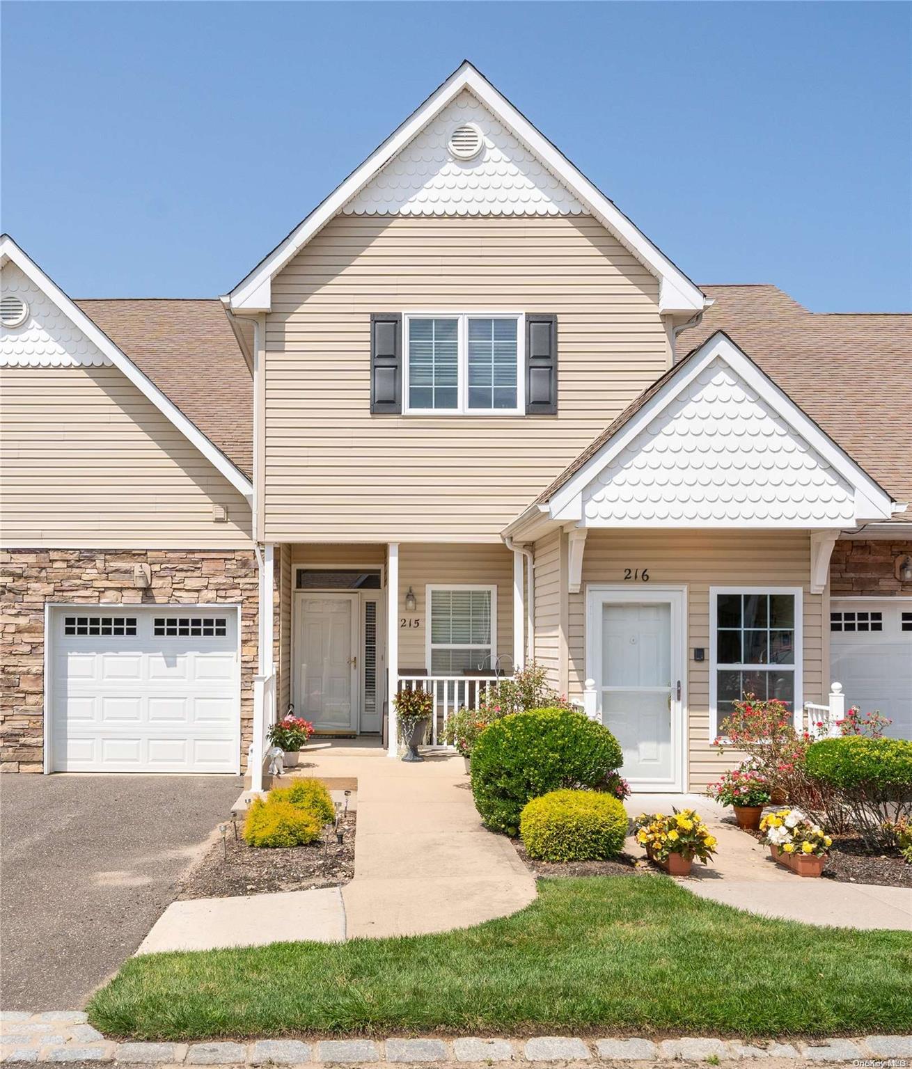 215 Pond Circle # 215, Mount Sinai, NY 11766