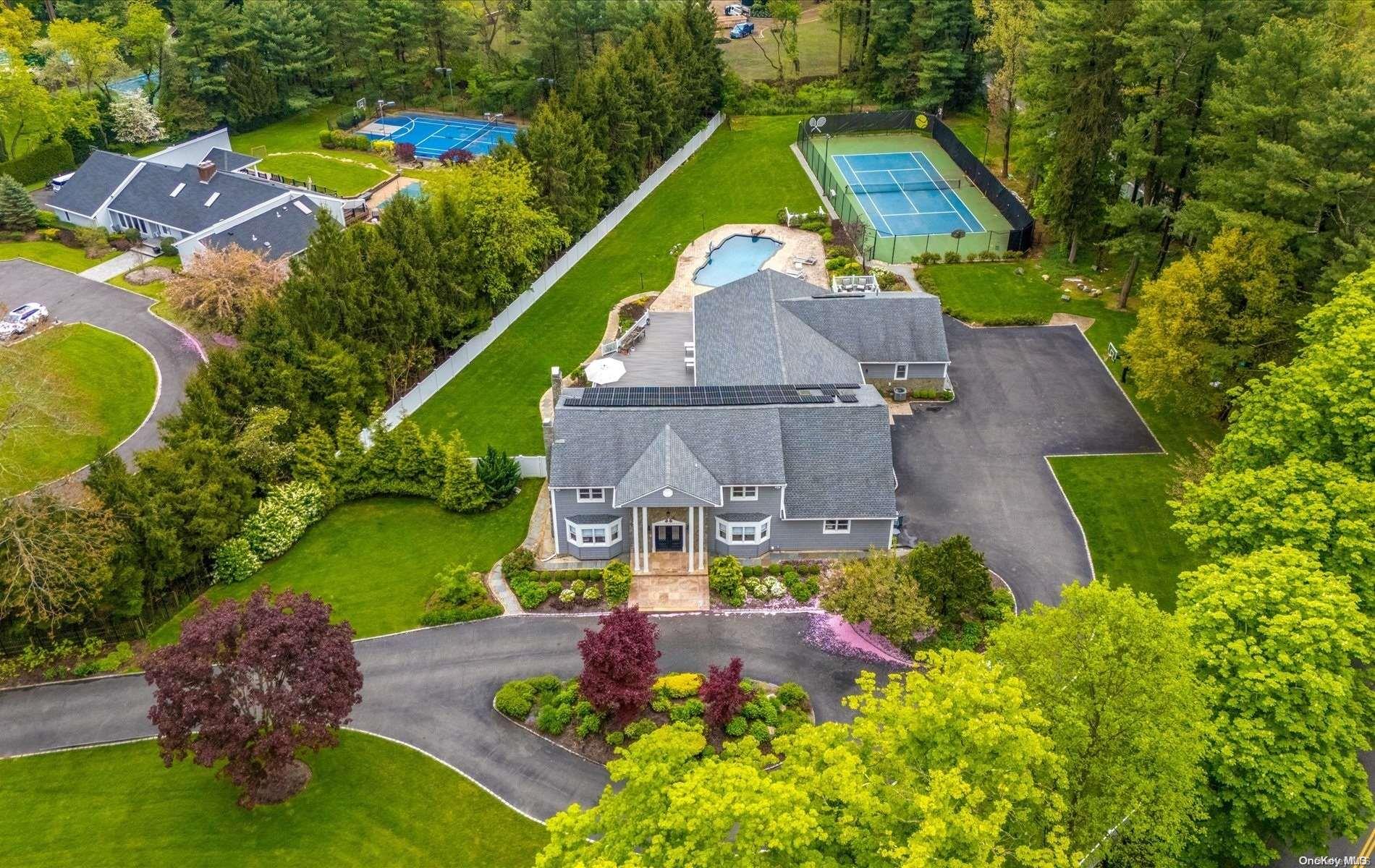 1 Foxhunt Crescent, Oyster Bay Cove, NY 11791