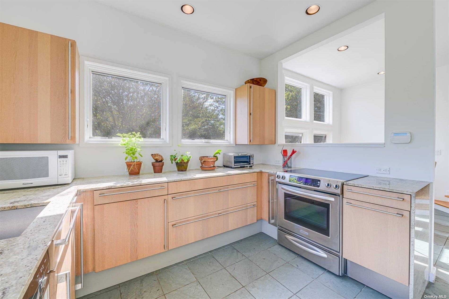 701 Halsey Lane, Bridgehampton, NY 11932