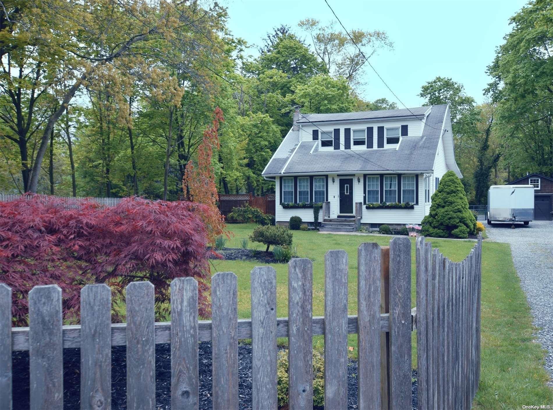 352 S South Country Road, Brookhaven, NY 11719