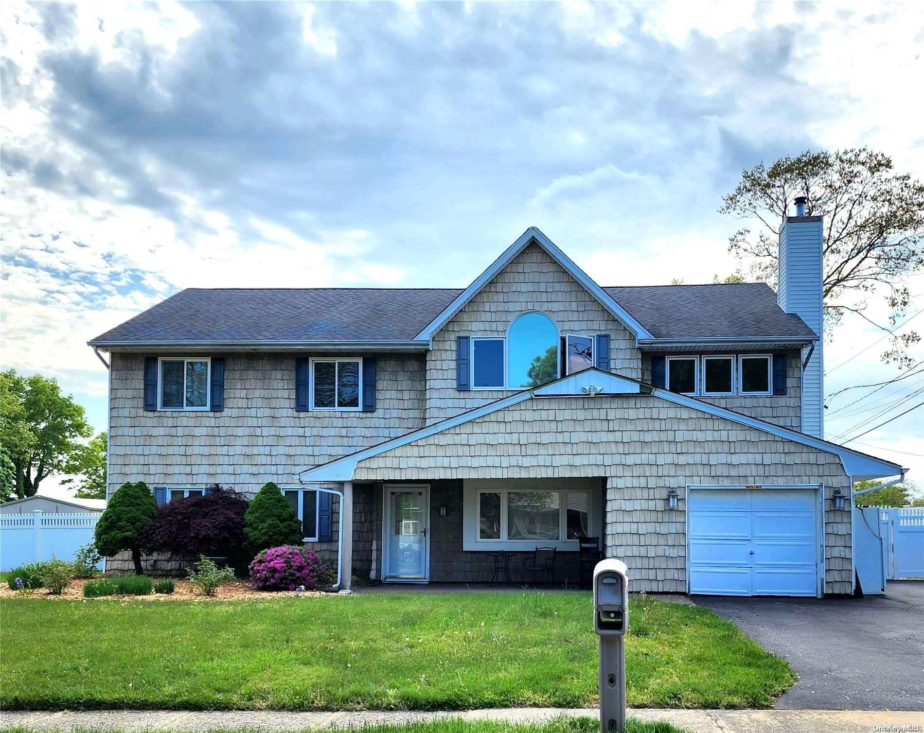 94 W Broadway, Port Jefferson Station, NY 11776