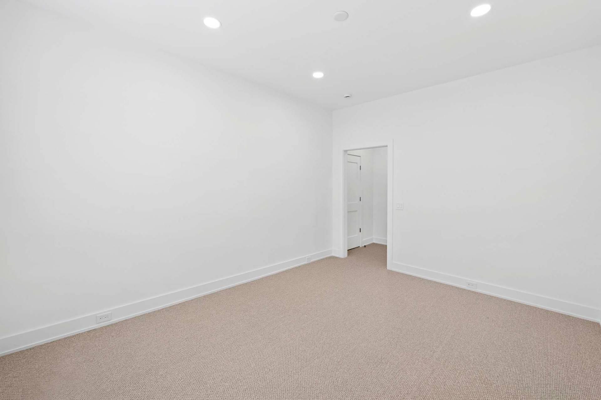 5 White Oak Lane, Southampton, NY 11968