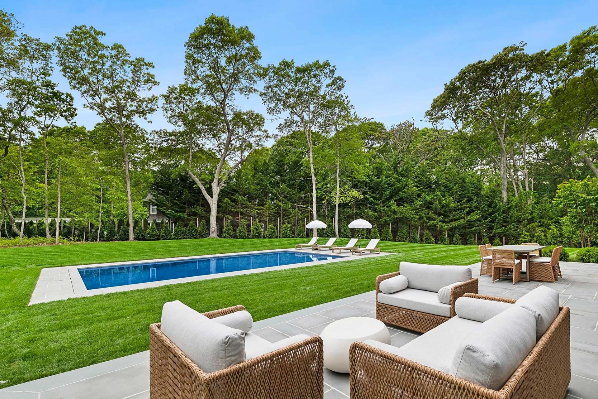 5 White Oak Lane, Southampton, NY 11968