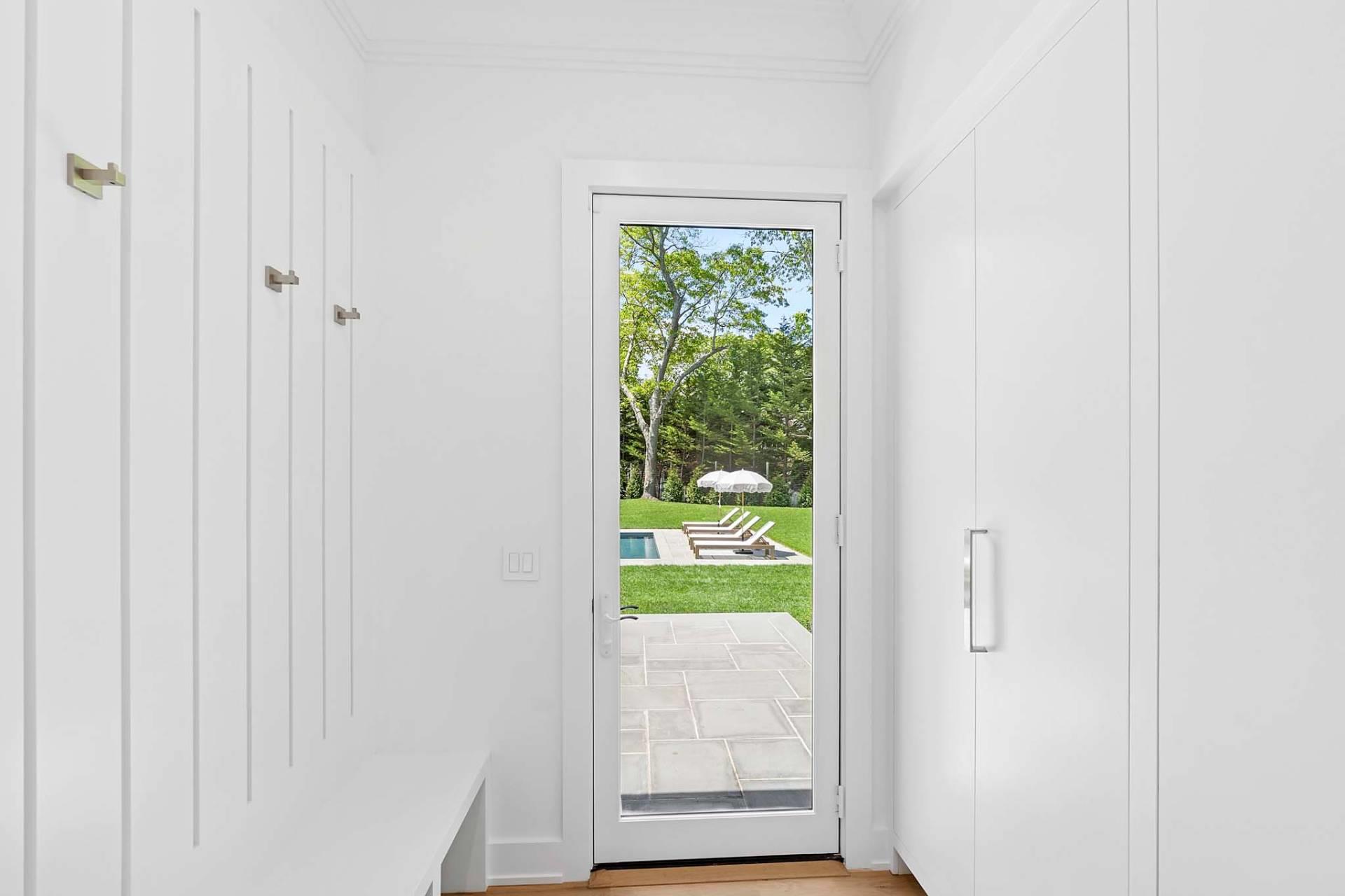 5 White Oak Lane, Southampton, NY 11968