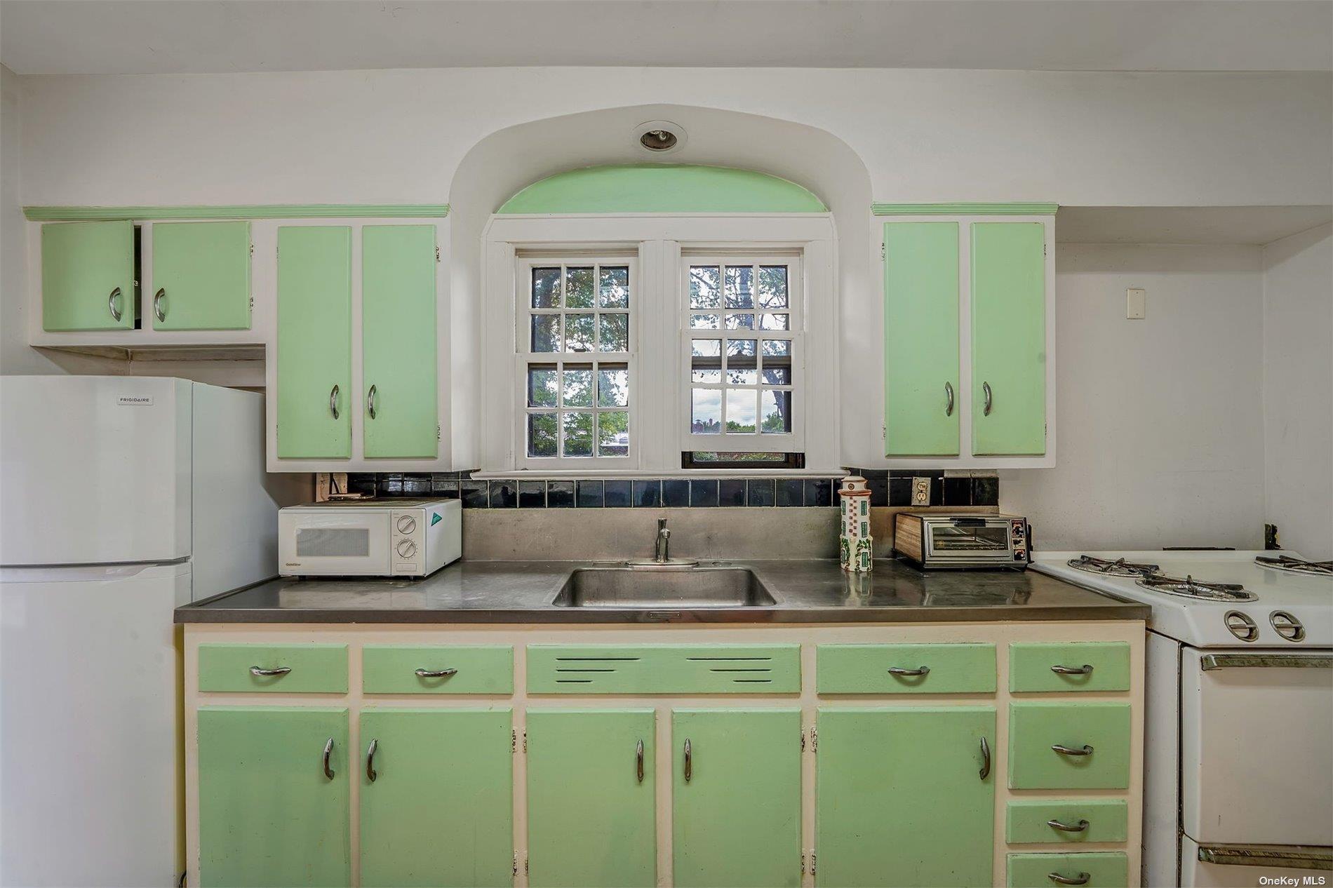 60-14 60th Avenue, Maspeth, NY 11378